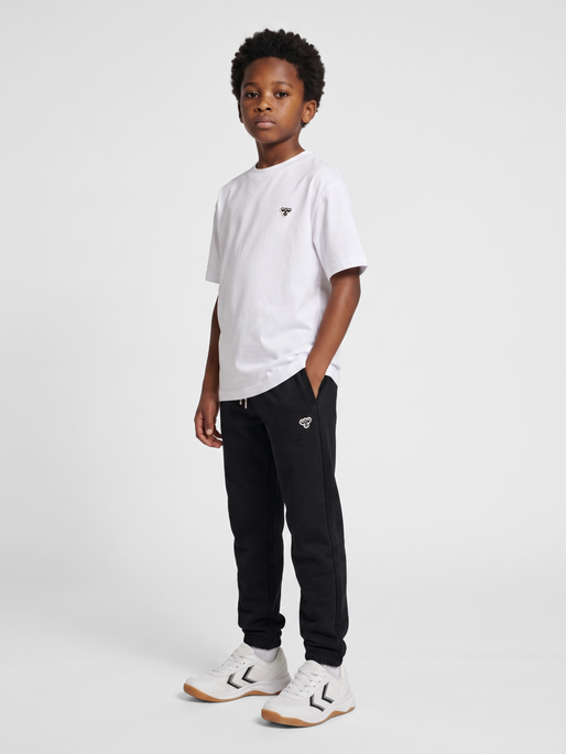 hmlJR LOOSE T-SHIRT S/S BEE, BRIGHT WHITE, model