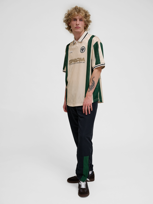 hmlLOOSE SOCCER JERSEY S/S, FOG, model