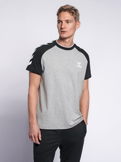 hmlMARK T-SHIRT S/S, 2006, model