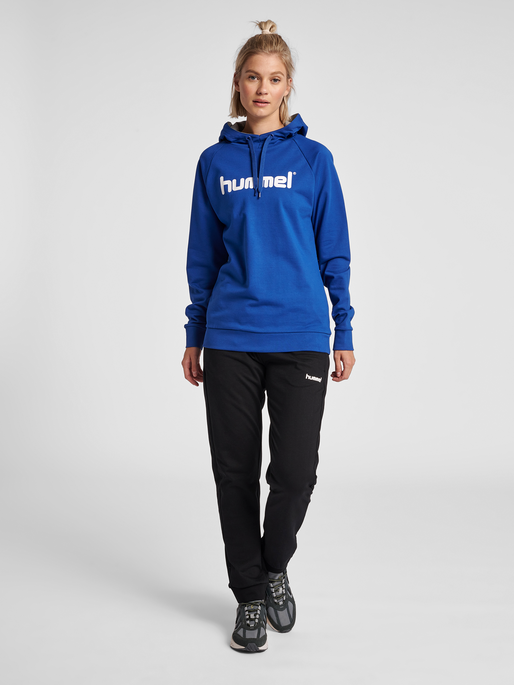 HMLGO COTTON LOGO HOODIE WOMAN, TRUE BLUE, model