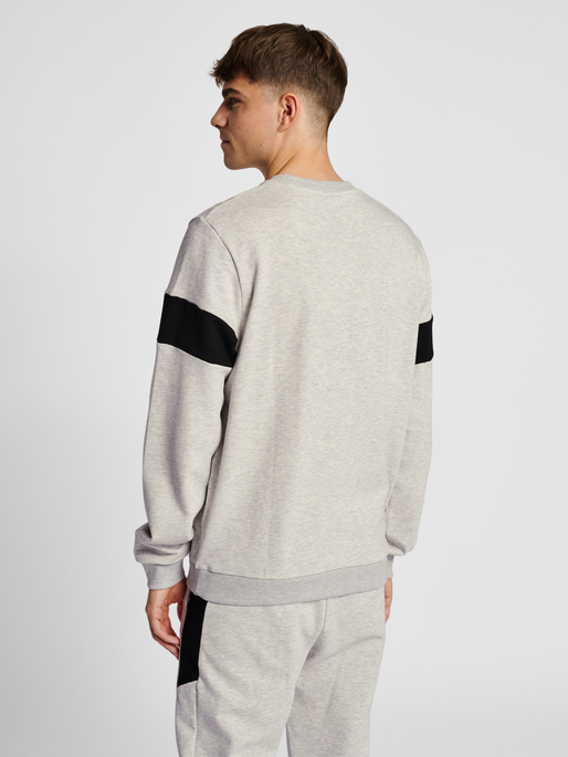 hmlLGC BRYCE SWEATSHIRT, TOFU MELANGE, model