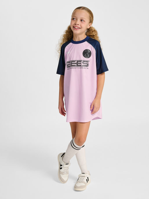 hmlJR LOOSE TIGER SOCCER DRESS S/S, ROSEATE SPOONBILL, model
