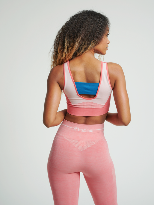 hmlJOY SEAMLESS SPORTS TOP, 9079, model