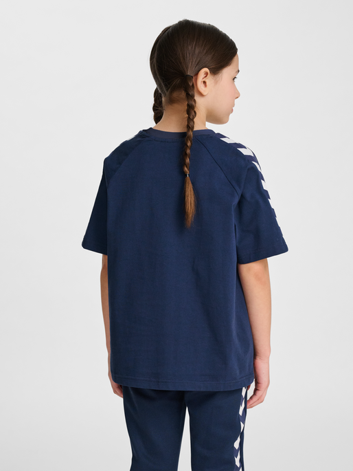 hmlJR ARCHIVE LOOSE T-SHIRT S/S, DRESS BLUES, model