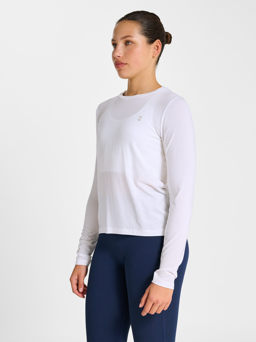 hmlYOGA SOFT LOOSE W T-SHIRT LS, WHITE, model