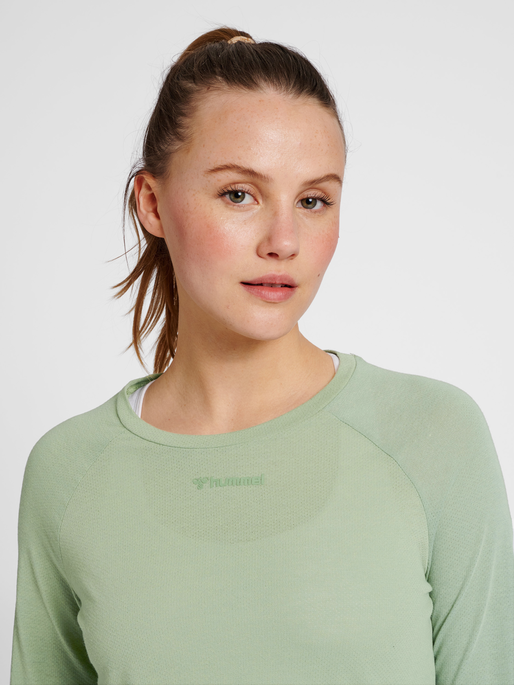 hmlMT VANJA T-SHIRT L/S, LILY PAD, model