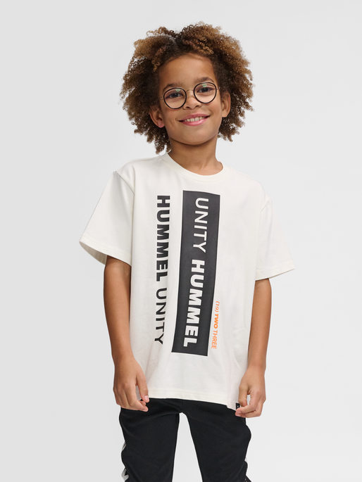 hmlUNITY T-SHIRT S/S, MARSHMALLOW, model