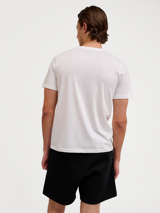 hmlGRAPHIC BOLD LOGO TEE, WHITE, model