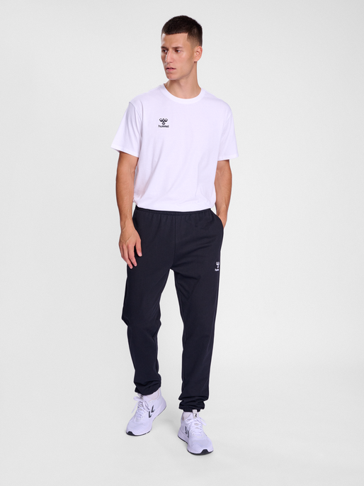 hmlGO 2.0 T-SHIRT S/S, WHITE, model