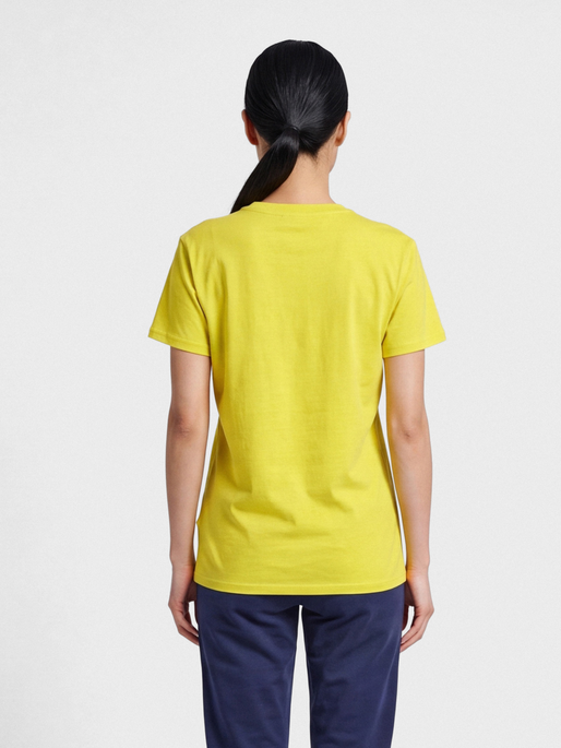 hmlGO 2.0 T-SHIRT S/S WOMAN, BLAZING YELLOW, model