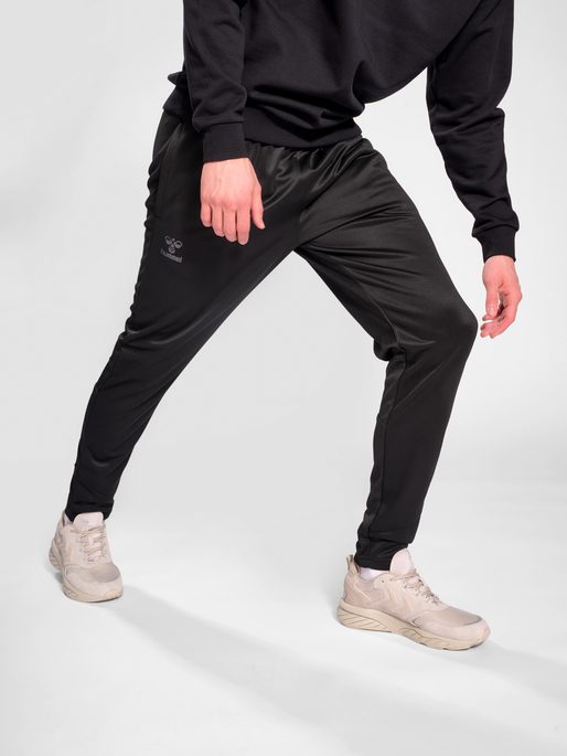 hmlACTIVE WINTER PANTS, BLACK, model