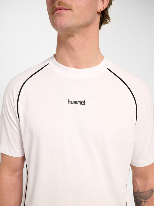 hmlPITCH REST DAY T-SHIRT S/S, WHITE, model