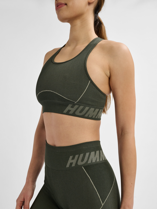hmlTE CHRISTEL SEAMLESS SPORTS TOP, CLIMBING IVY/SEAGRASS MELANGE, model