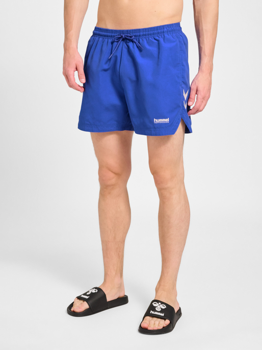hmlPULSE SWIM SHORTS, DAZZLING BLUE, model