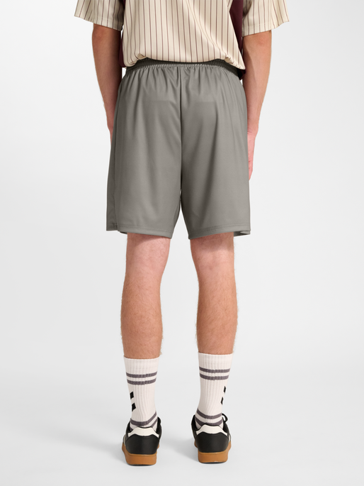 hmlLOOSE POLY SHORTS TOPSCORER, ROCK RIDGE, model