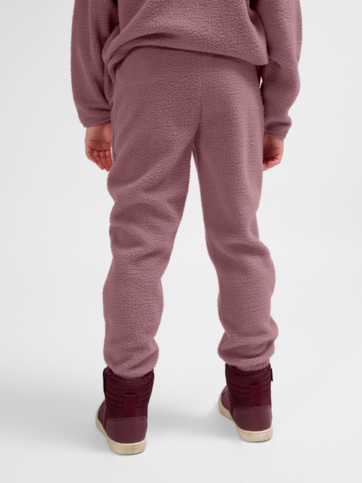 hmlATLAS FLEECE PANTS, TWILIGHT MAUVE, model