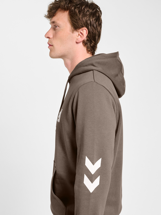 hmlLEGACY 2.0 HOODIE, DARK NIGHT, model