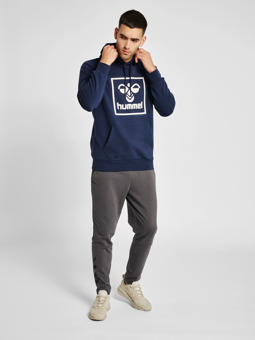 hmlISAM HOODIE, BLACK IRIS, model