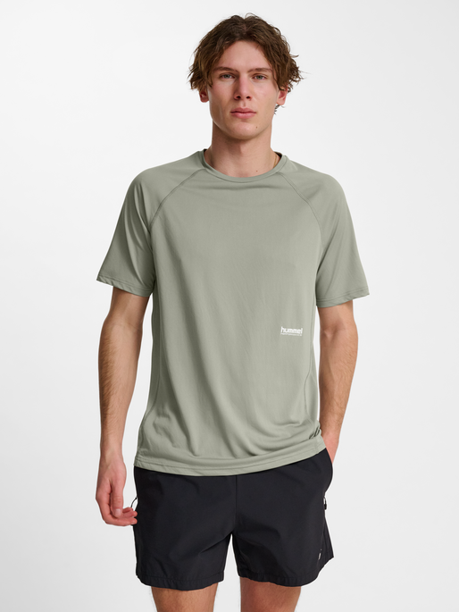 hmlPULSE WORKOUT T-SHIRT S/S, SEAGRASS, model