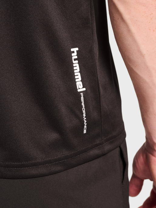 hmlPULSE TRAINING  T-SHIRT S/S, AFTER DARK, model