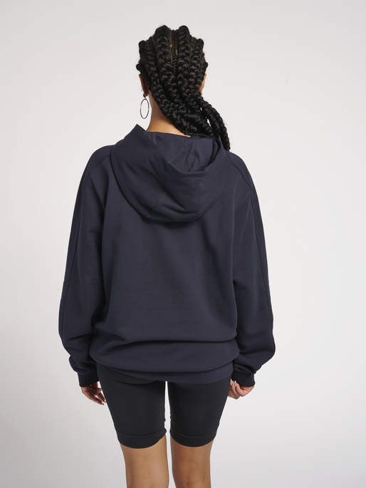 hmlDENNIS HOODIE, 7381, model