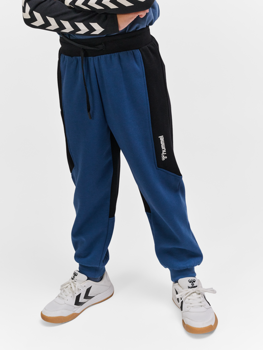 hmlREADY PANTS, ENSIGN BLUE, model