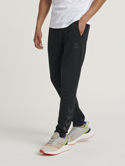 hmlISAM TAPERED PANTS, 2001, model