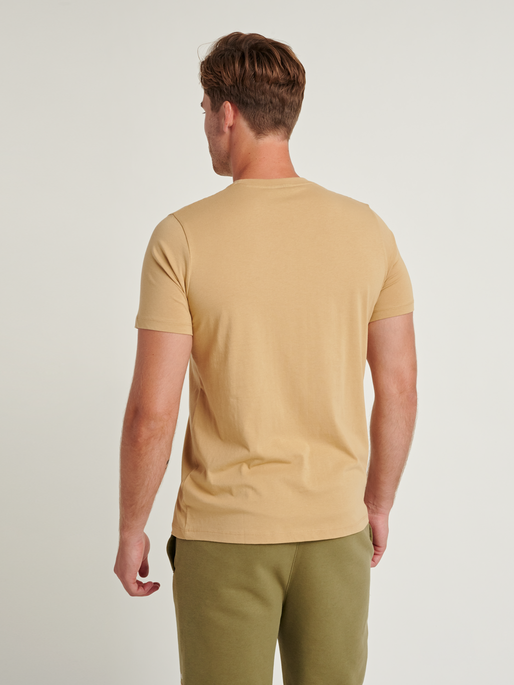 hmlISAM T-SHIRT, 8024, model