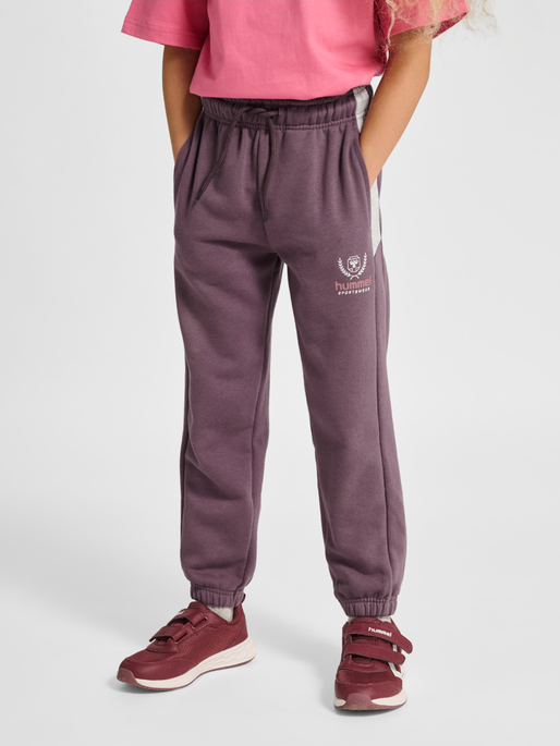 hmlJR LOOSE BLOCKED SWEATPANT BTS, FLINT, model