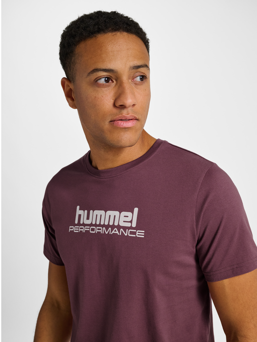 hmlPULSE GRAPHIC T-SHIRT S/S, NOCTURNE, model
