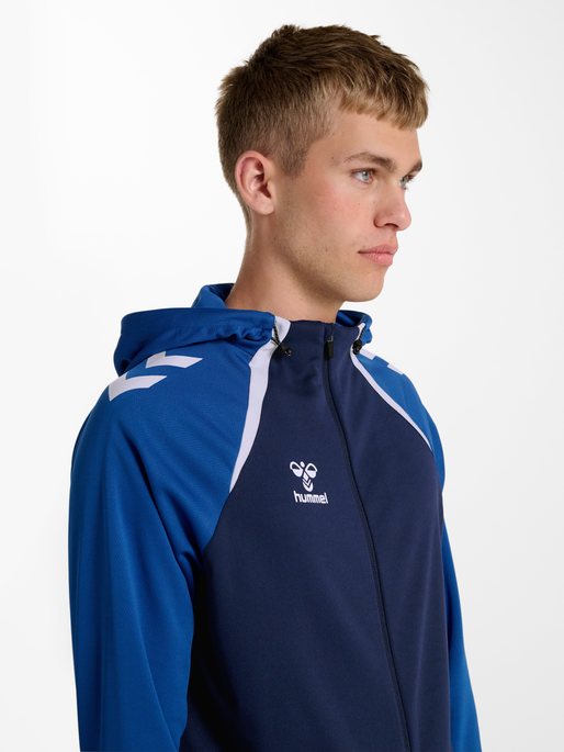 hmlLEAD 2.0 ZIP HOODIE, MARINE/TRUE BLUE, model