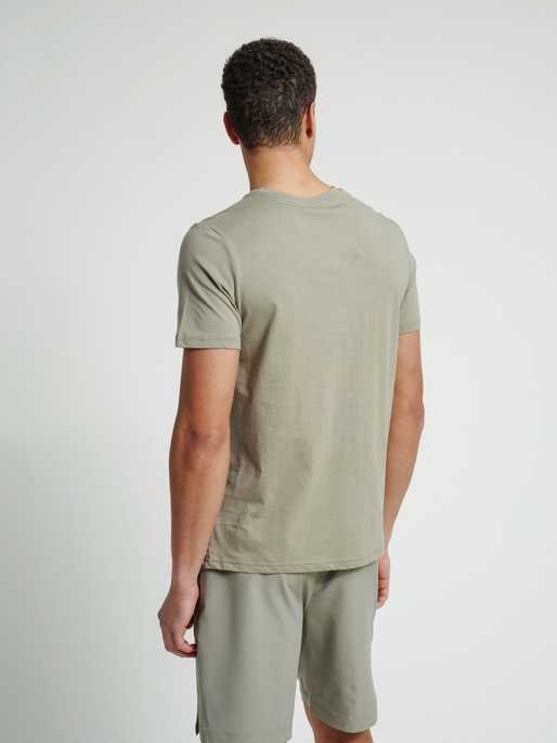 hmlLANEWAY T-SHIRT, 8062, model