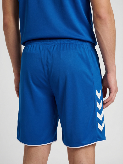 hmlCORE 2.0 SHORTS, TRUE BLUE/WHITE, model
