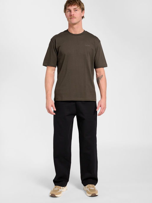 hmlKEEPER LOGO T-SHIRT S/S, MAJOR BROWN, model