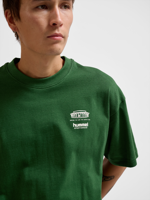 hmlLOOSE T-SHIRT S/S BEES STADIUM, EDEN, model