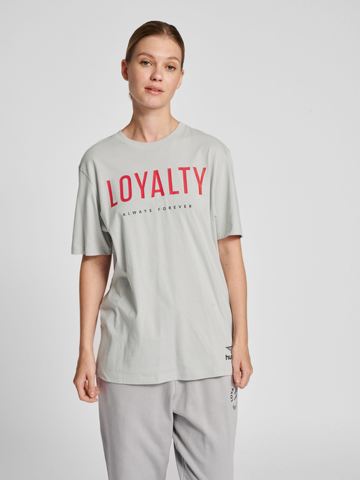 hmlLGC LOYALTY T-SHIRT, HARBOR MIST, model