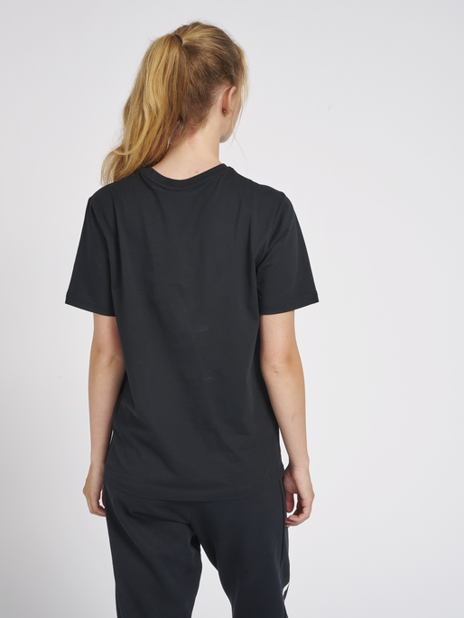 hmlLGC GRAHAM T-SHIRT, BLACK, model