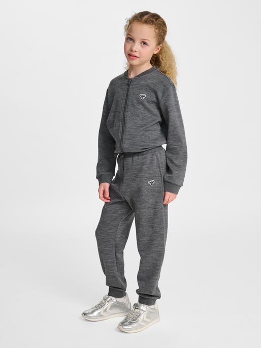 hmlJR WOOL PANTS BEE, DARK GREY MELANGE, model