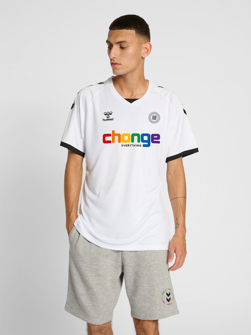 hmlCHANGE FOOTBALL JERSEY, WHITE, model