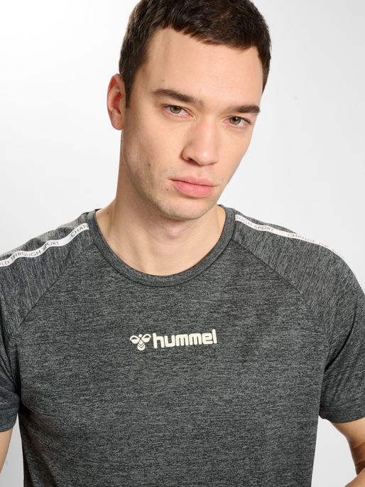 HMLDUCAS T-SHIRT S/S, 2001, model
