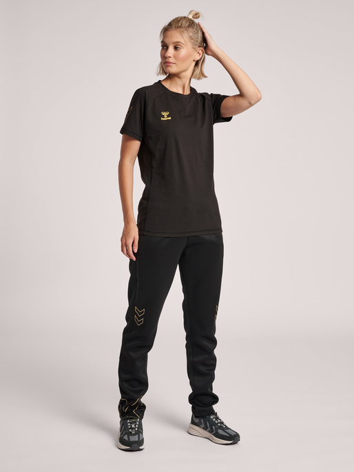 hmlCIMA XK T-SHIRT S/S WOMAN, BLACK, model