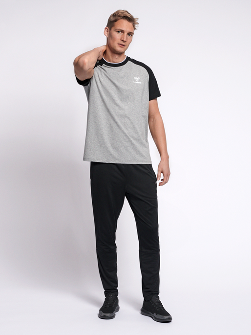 hmlMARK T-SHIRT S/S, 2006, model