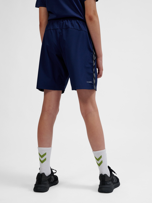 hmlAUTHENTIC WOVEN SHORTS KIDS, MARINE, model