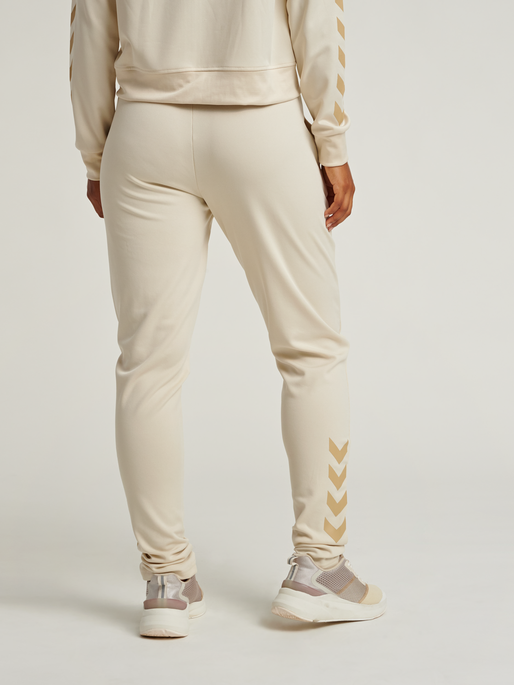 hmlZIBA TAPERED PANTS, 9804, model