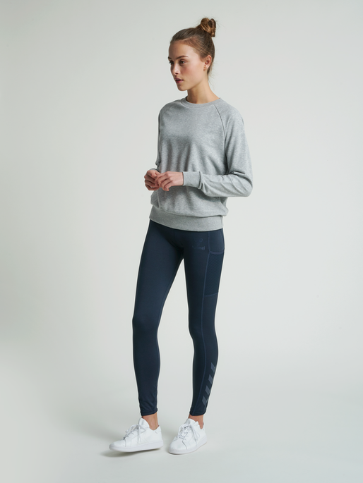 hmlNONI SWEATSHIRT, 2006, model