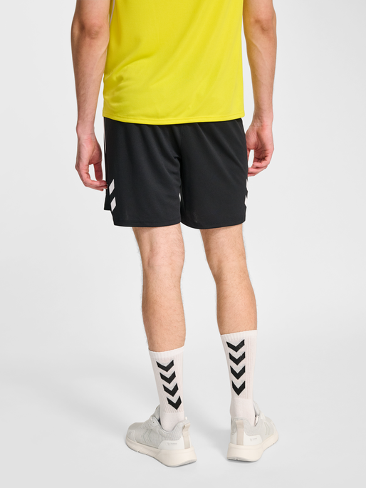 hmlLEAD 2.0 SHORTS, BLACK, model