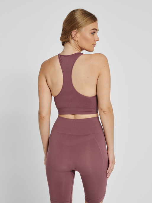 hmlTIF SEAMLESS SPORTS TOP, NOCTURNE, model
