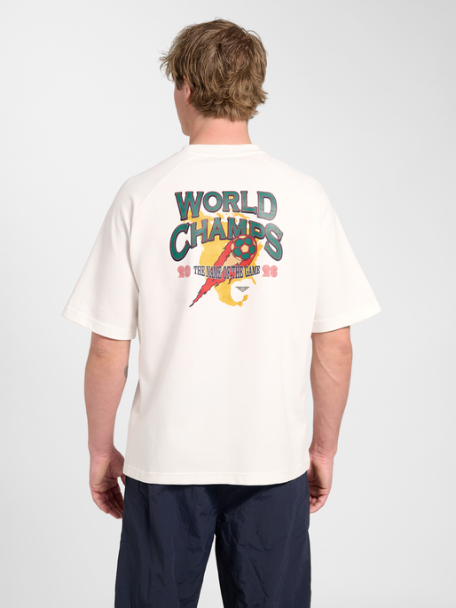 hmlWORLD 26 T-SHIRT S/S, BLANC DE BLANC, model