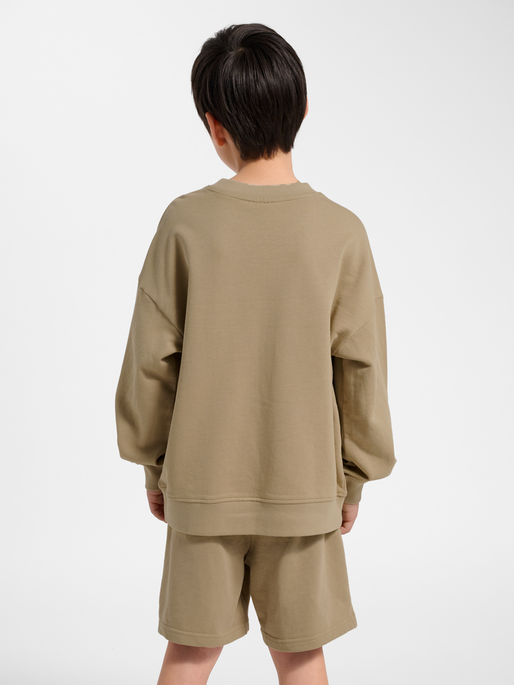 hmlJR JUMP BOXY SWEATSHIRT, SILVER MINK, model