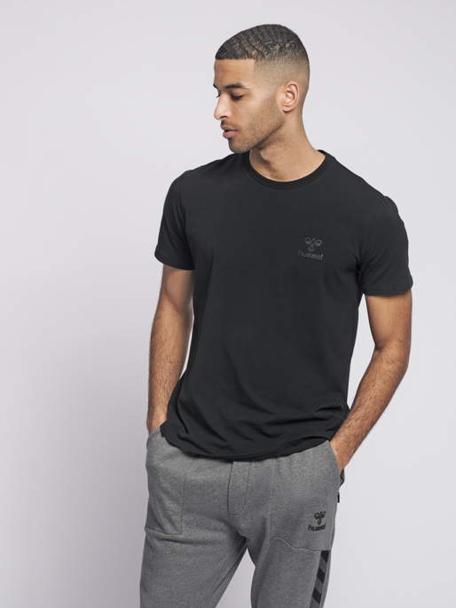 hmlSIGGE T-SHIRT S/S, 2001, model